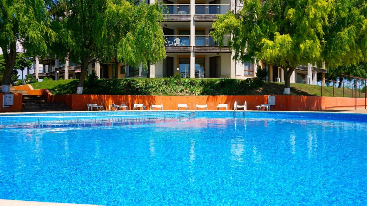 Морски Апартаменти Джулай Морнинг - July Morning Sea View Apartments Kavarna Buitenkant foto