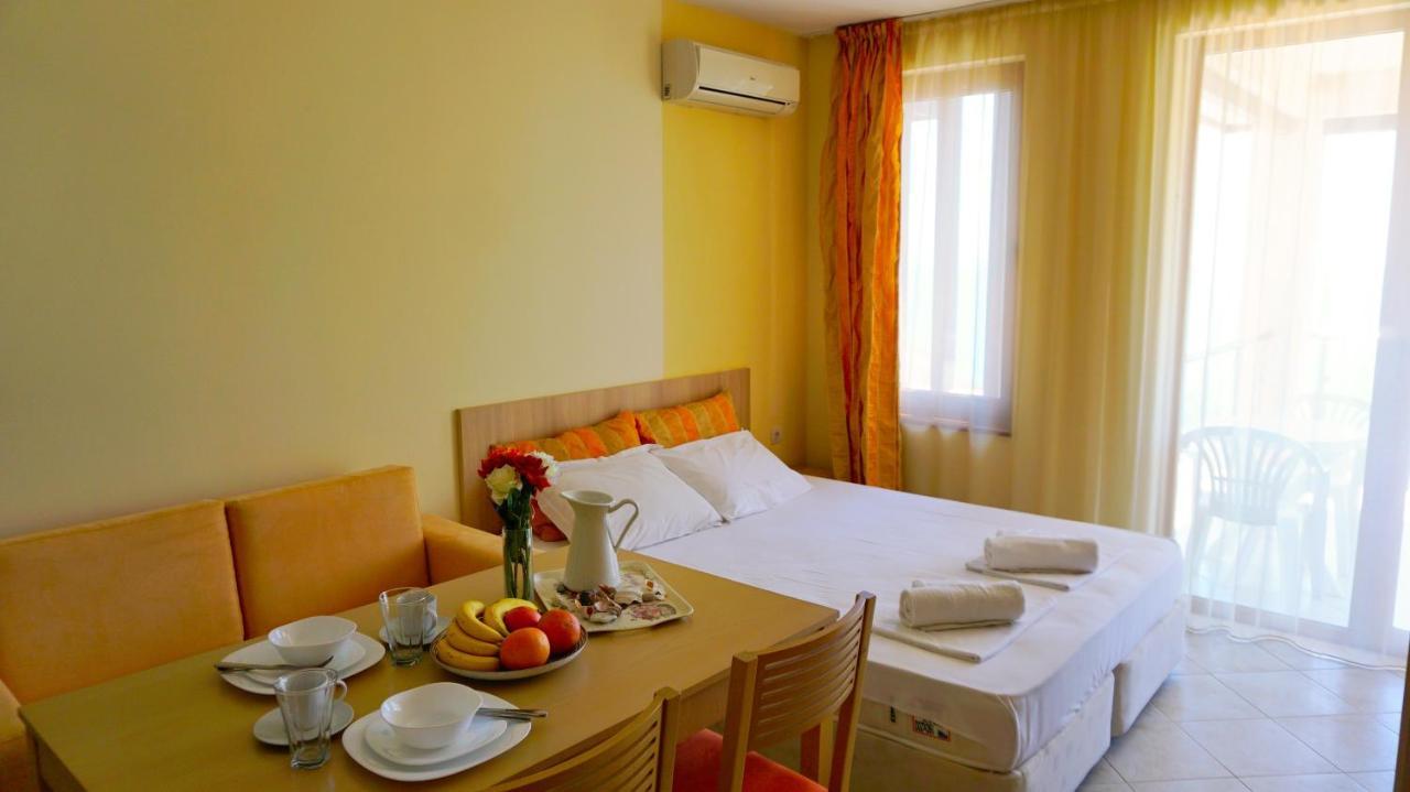Морски Апартаменти Джулай Морнинг - July Morning Sea View Apartments Kavarna Buitenkant foto