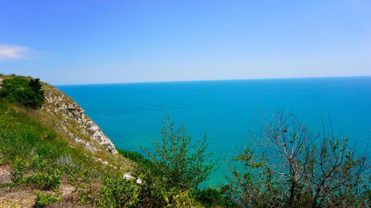 Морски Апартаменти Джулай Морнинг - July Morning Sea View Apartments Kavarna Buitenkant foto
