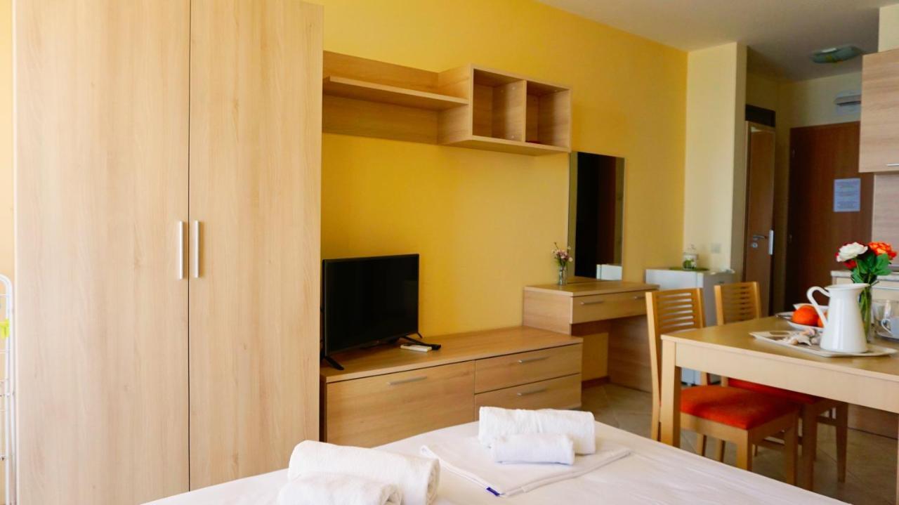 Морски Апартаменти Джулай Морнинг - July Morning Sea View Apartments Kavarna Buitenkant foto