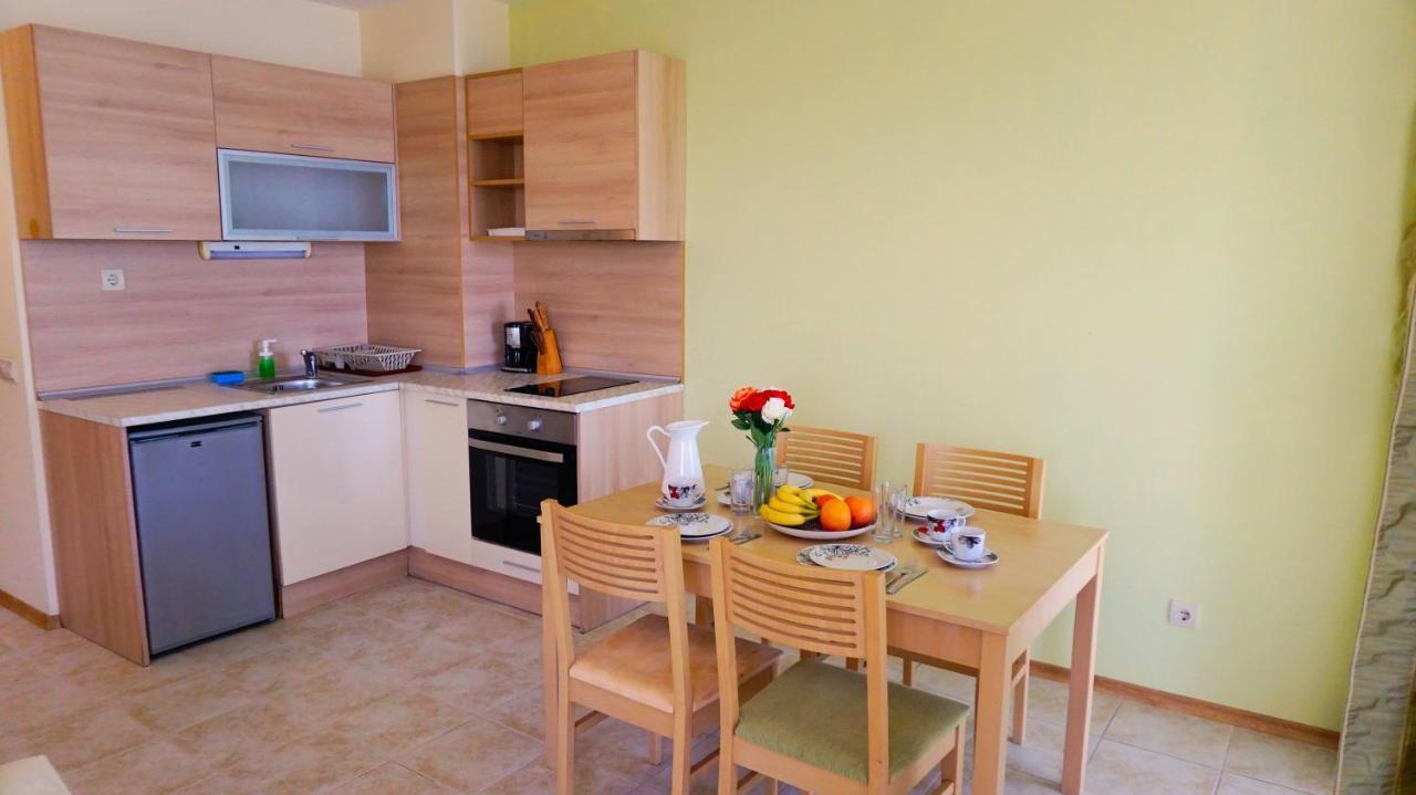 Морски Апартаменти Джулай Морнинг - July Morning Sea View Apartments Kavarna Buitenkant foto