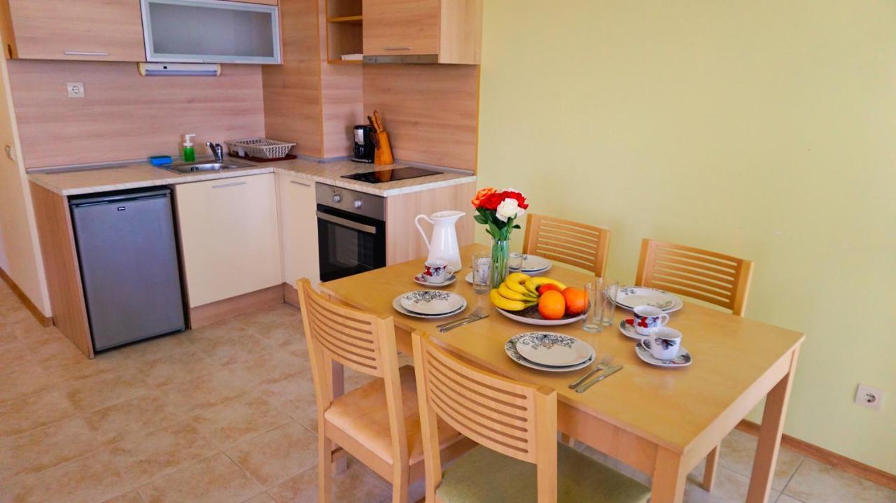 Морски Апартаменти Джулай Морнинг - July Morning Sea View Apartments Kavarna Buitenkant foto